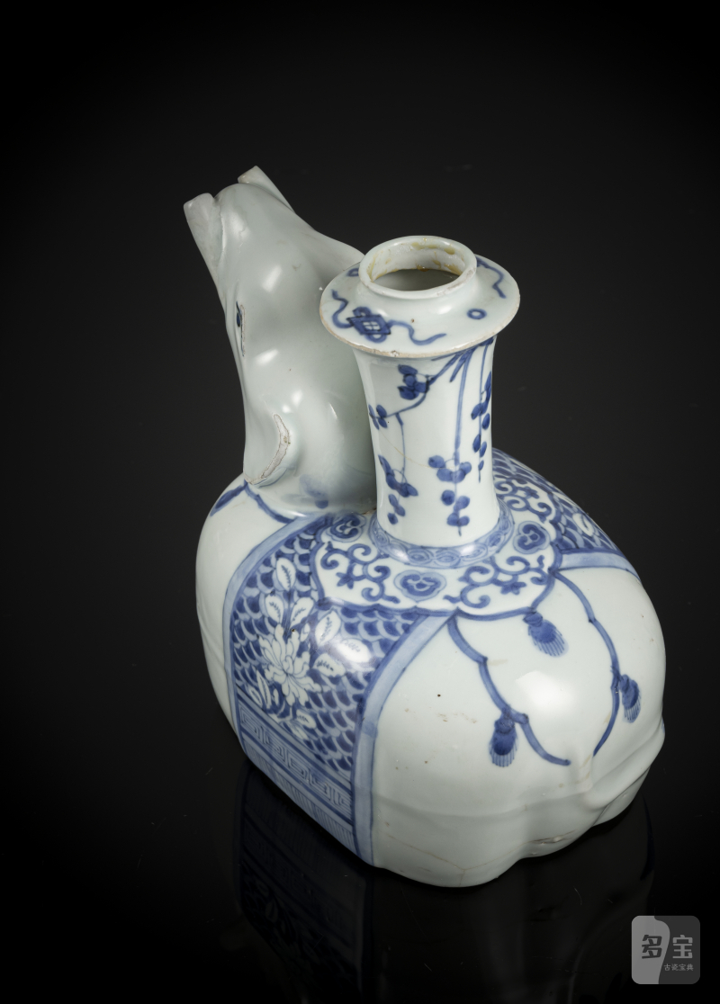 A blue and white elephant-form porcelain kendi - 图4